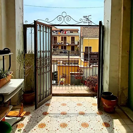 Casa Mongibello Sicilia, 100 Square Meters Apartment
